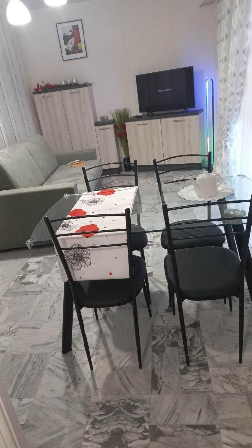 Chez Bianca Les Coquelicots Les Lucioles Daire Menton Dış mekan fotoğraf