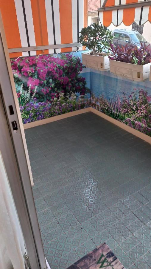 Chez Bianca Les Coquelicots Les Lucioles Daire Menton Dış mekan fotoğraf